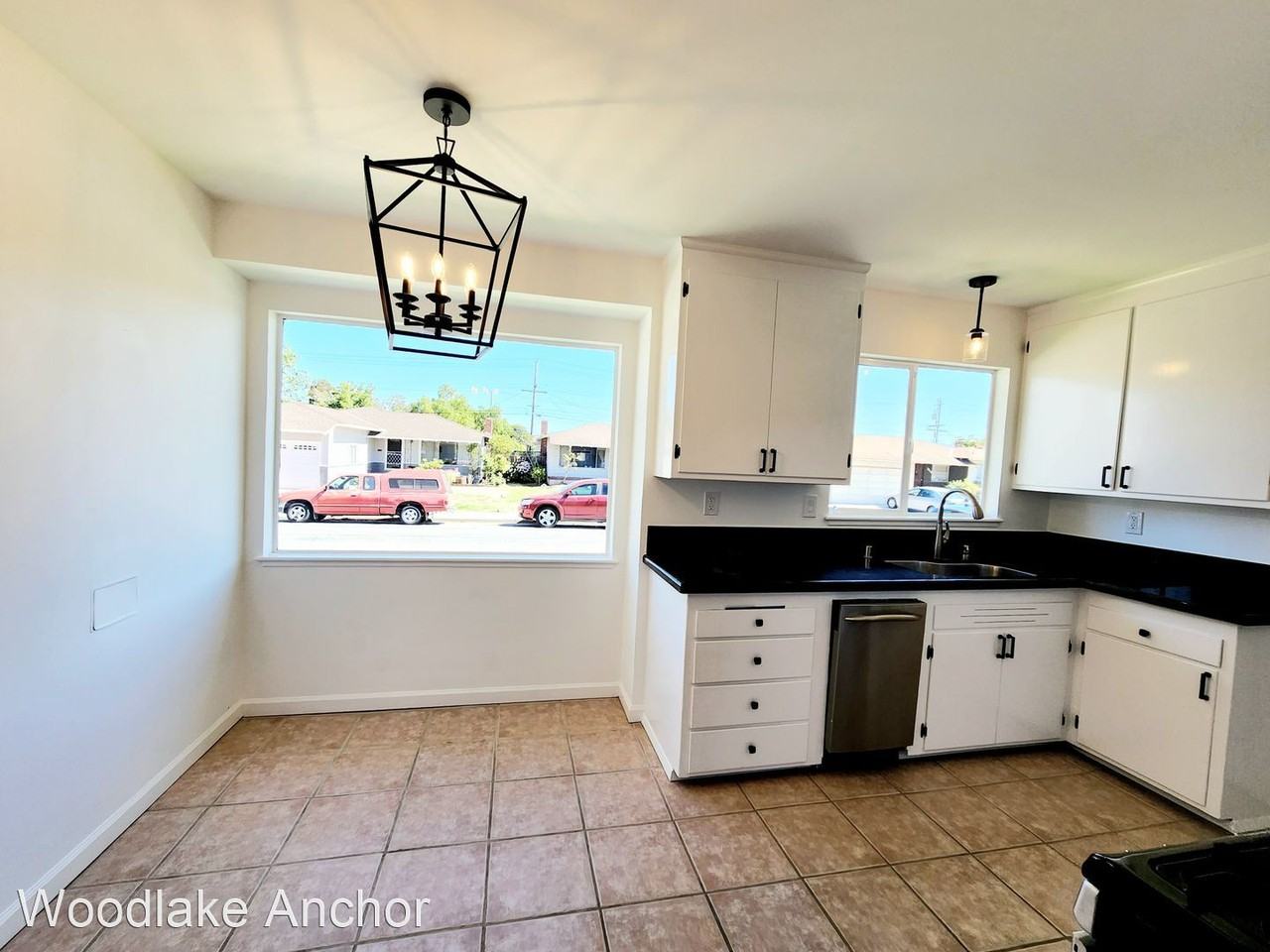1059 Fiesta Dr - Photo 2 of 32