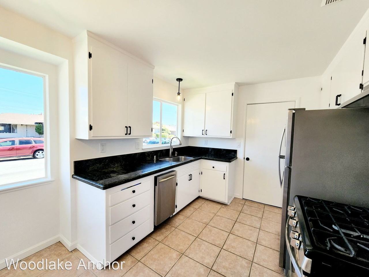 1059 Fiesta Dr - Photo 3 of 32
