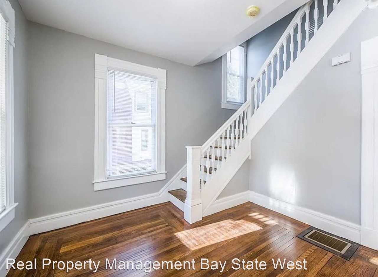 21 Wellesley St - Photo 3 of 32