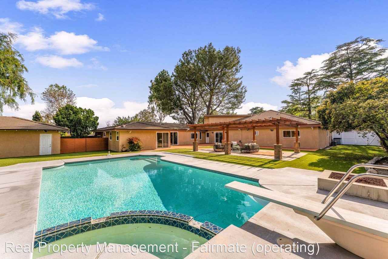 3675 Locksley Dr - Photo 2 of 20