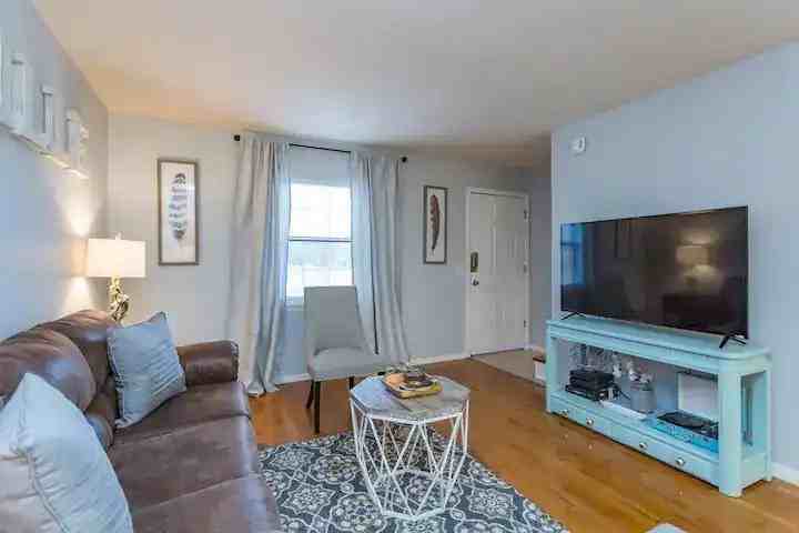 318 Riverside Dr ##B - Photo 3 of 7