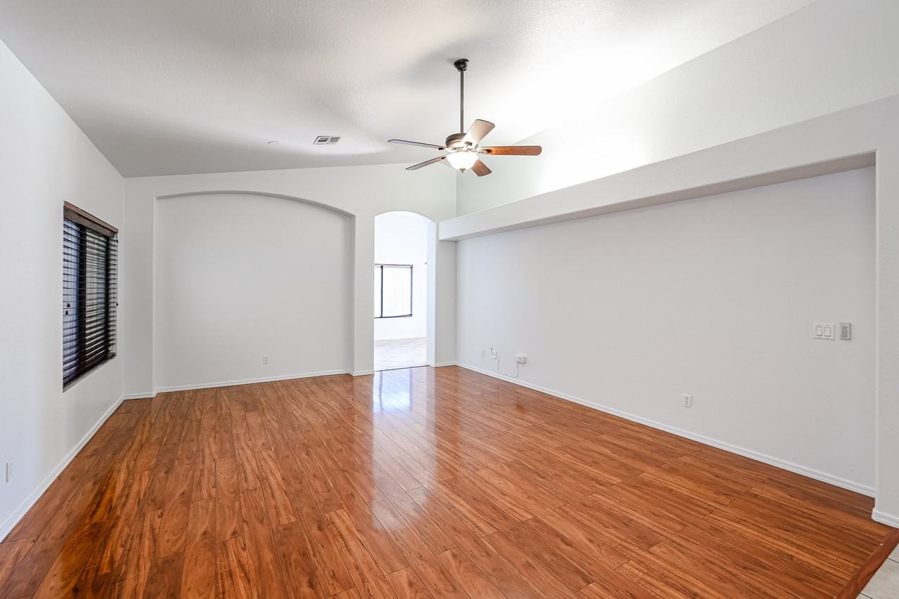 20412 N 32nd Pl - Photo 5 of 36