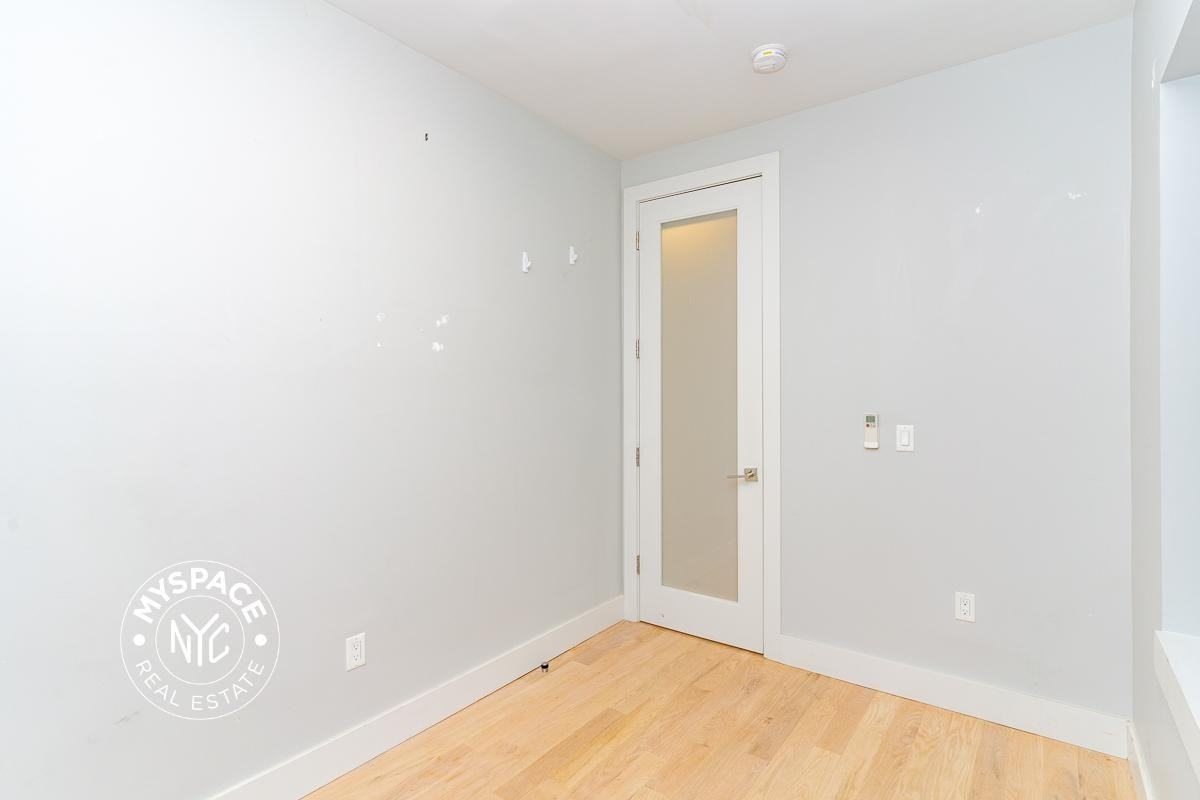 1874 Hart St #1b - Photo 5 of 16