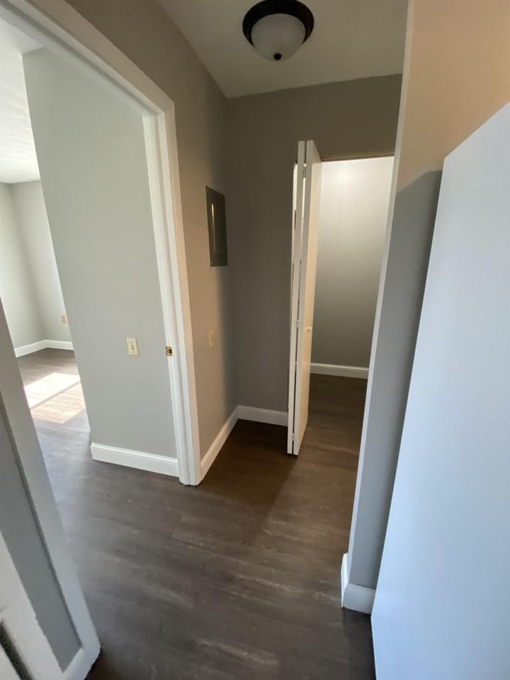 308 Windsor - 1 #1 - Photo 7 of 10