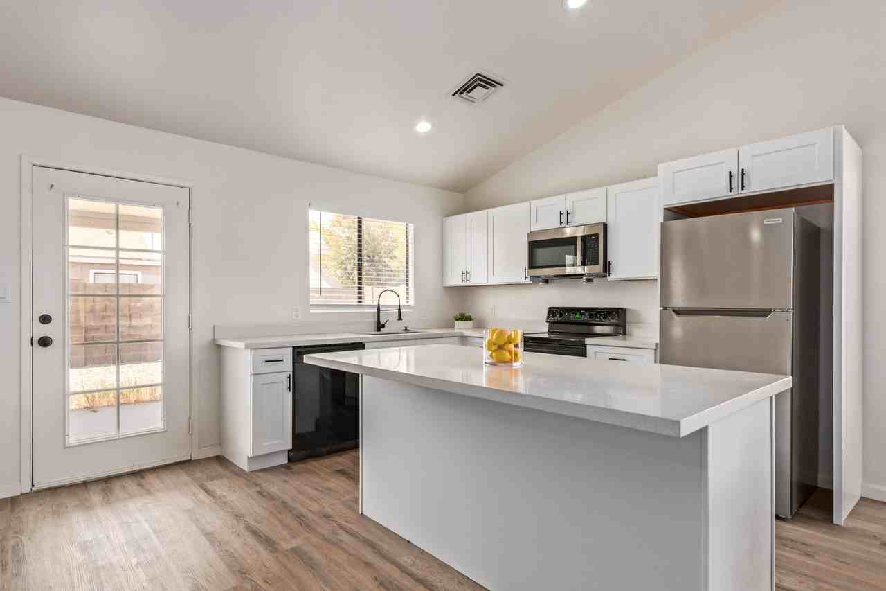 E Sierra St - Photo 6 of 11