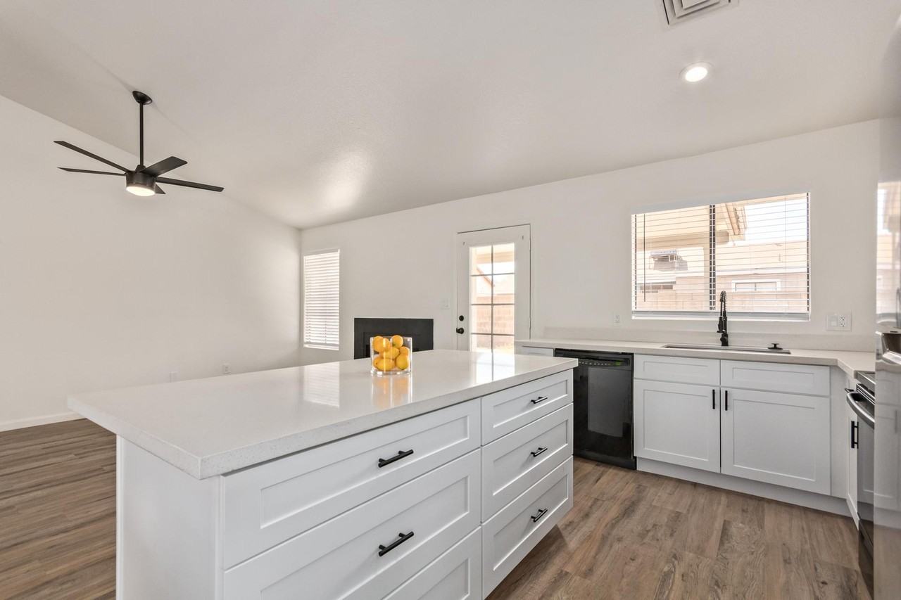 E Sierra St - Photo 2 of 11