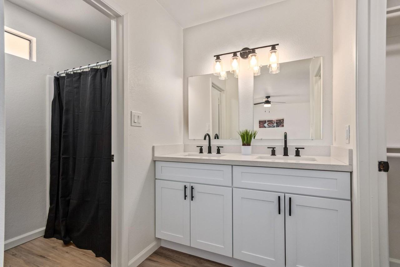 E Sierra St - Photo 7 of 11