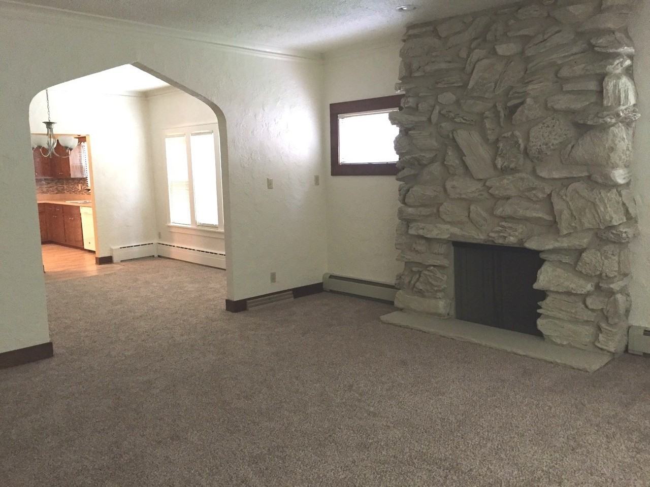 808 Sherwood Pl - Photo 3 of 17