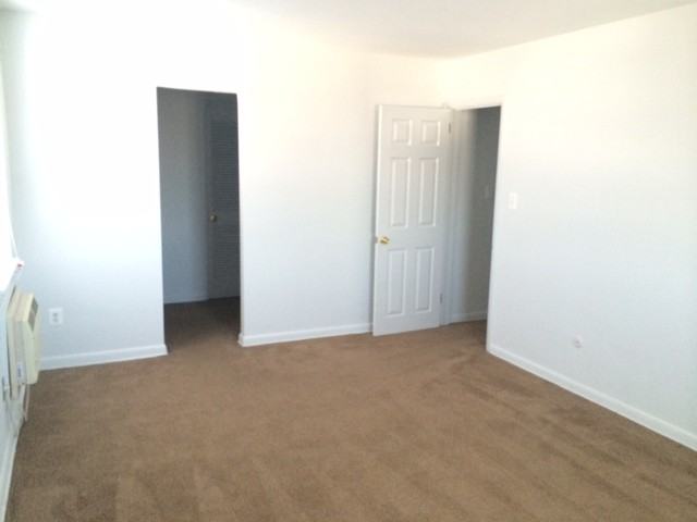 Williamsburg Apartments - Photo 7 of 12