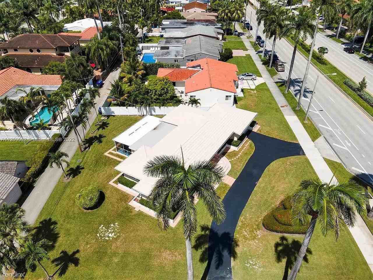 1200 Hollywood Blvd - Photo 2 of 10