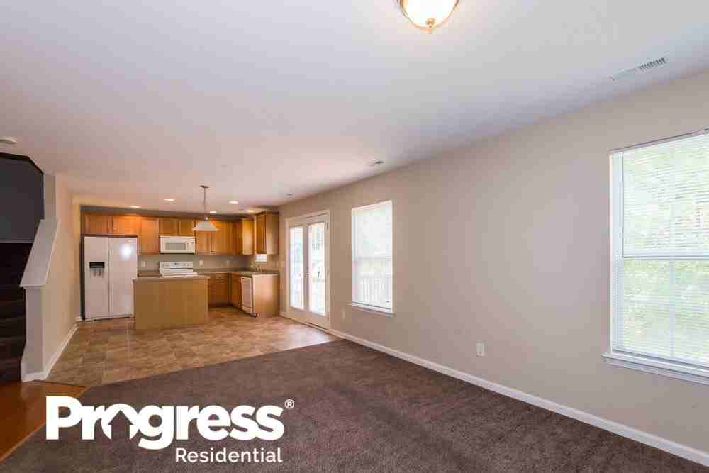 1655 Moss Creek Dr - Photo 3 of 17