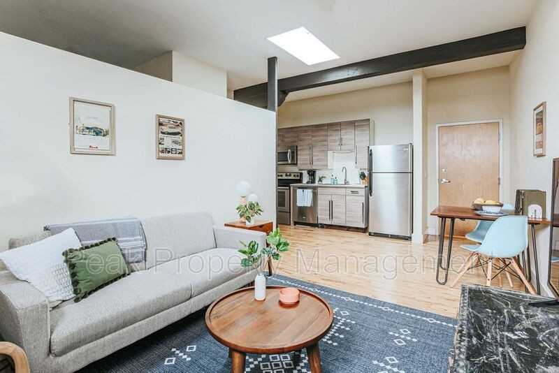 257 E Bank St #10 - Photo 3 of 7