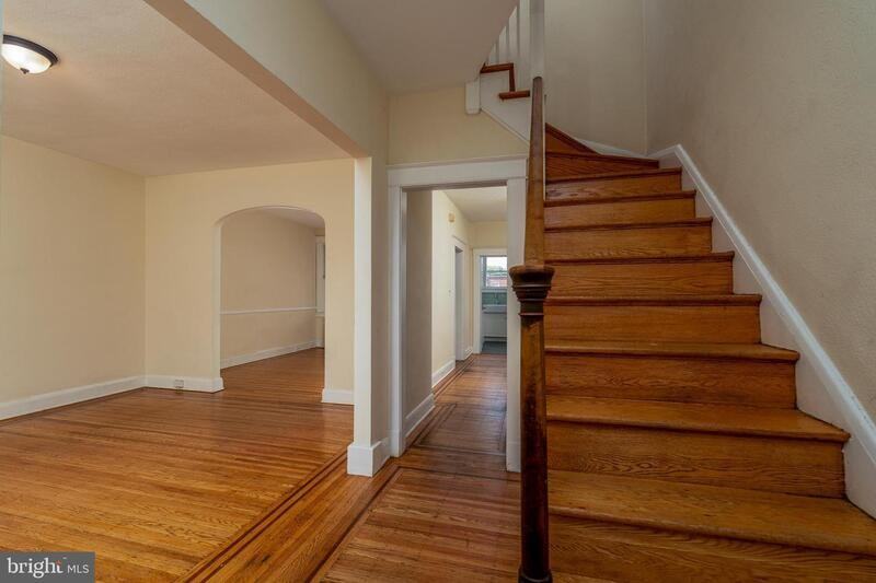 2645 Chesterfield Ave - Photo 3 of 17