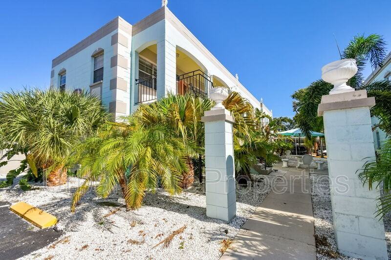 321 24th Avenue North #10 - Photo 2 of 14