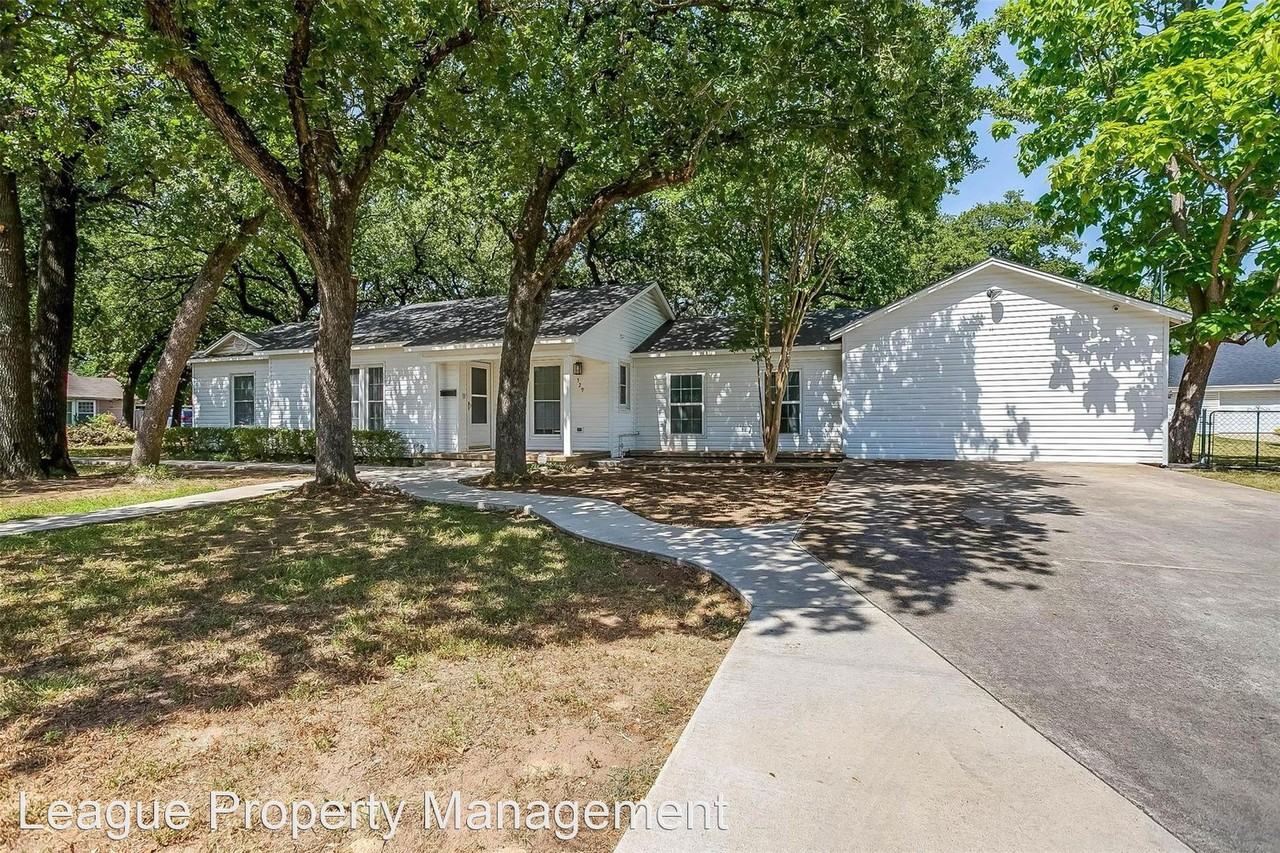 329 Hassett Ave - Photo 2 of 26