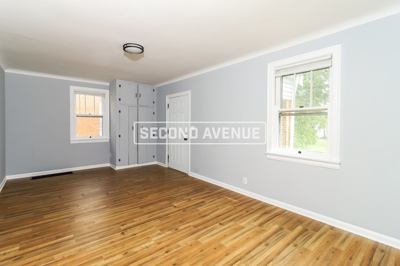 1522 Kinney Ave - Photo 3 of 12