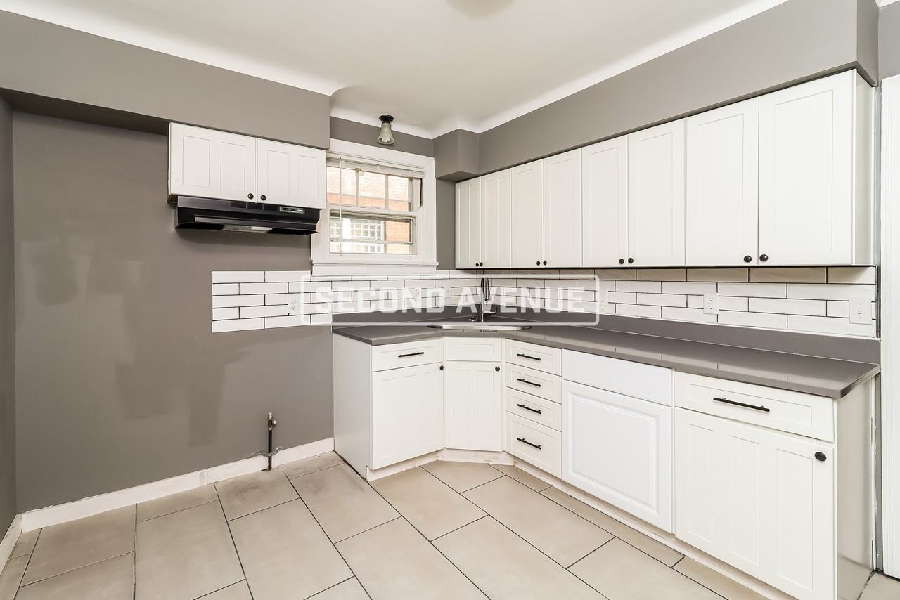 1522 Kinney Ave - Photo 4 of 12