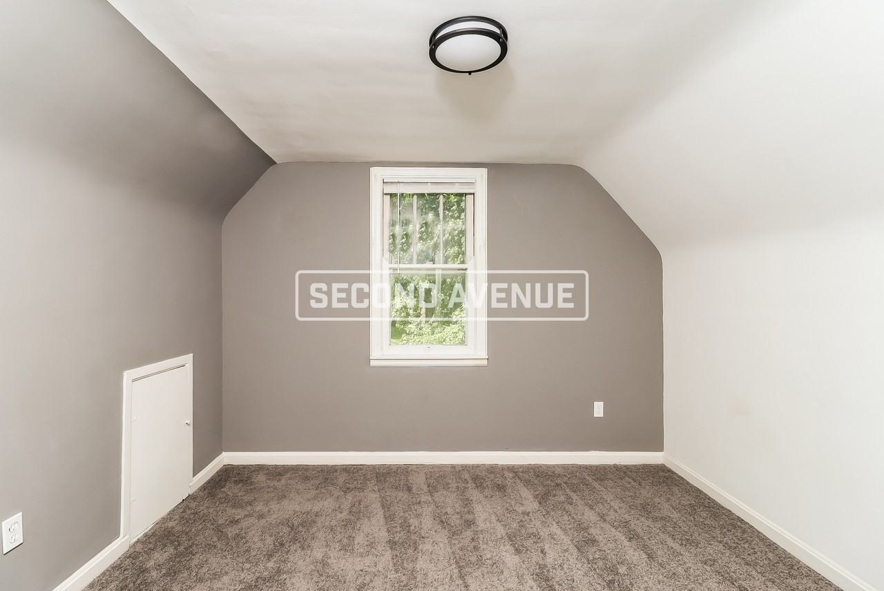 1522 Kinney Ave - Photo 6 of 12