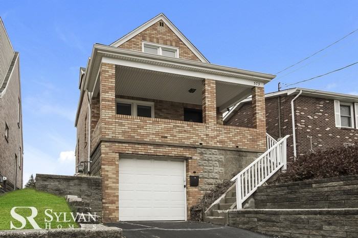 573 Virginia Ave - Photo 2 of 15
