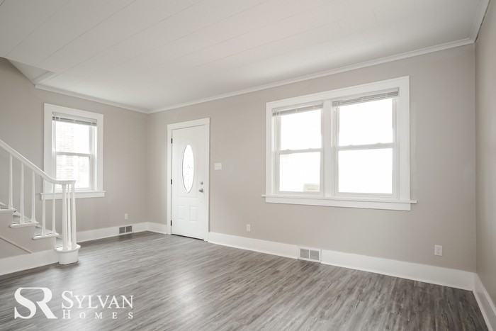 573 Virginia Ave - Photo 3 of 15