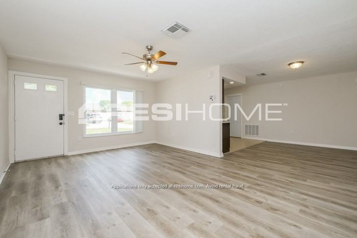7640 Ironbark Dr - Photo 3 of 18