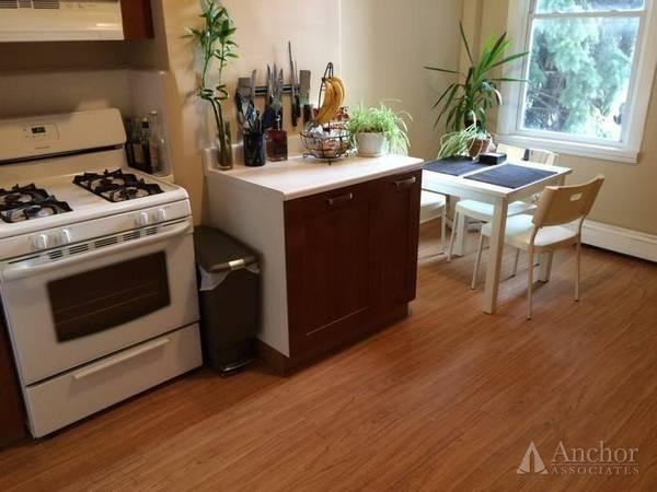 2317 38th St #2R - Photo 2 of 9