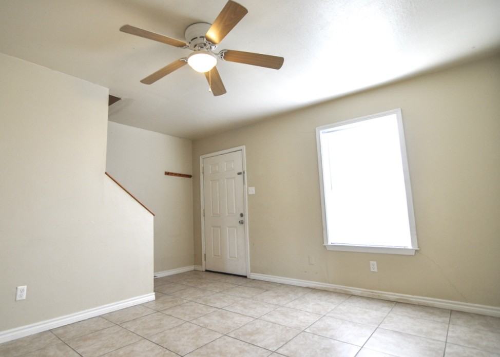 2912 Prairie Flower Cr - Photo 2 of 17