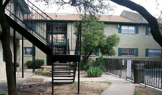 Club One - Aarons Courtyard - Photo 3 of 10