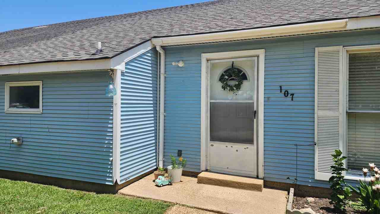 107 Beaufort Blvd #107 - Photo 3 of 5