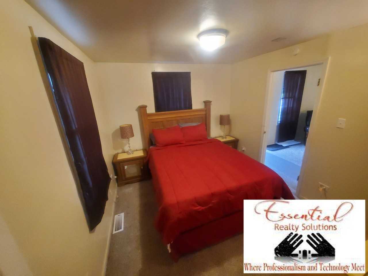 186 West 155th Place - Photo 3 of 8