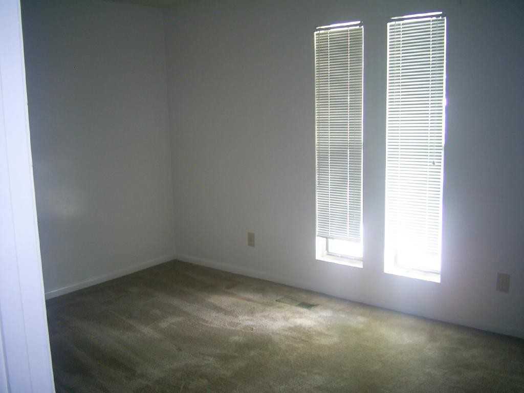 3757 Heathrow Dr - Photo 3 of 6