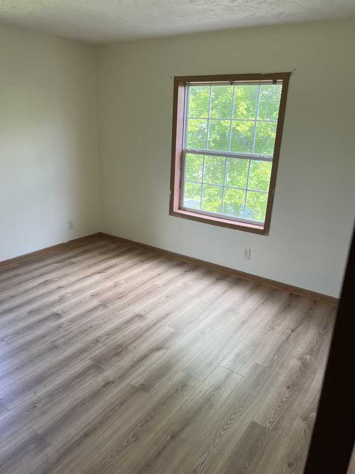 737 Tecumseh St #1 - Photo 3 of 7