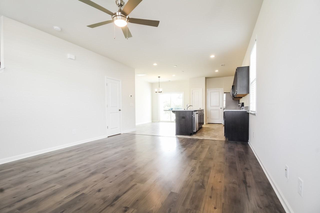 137 Valley Creek Dr - Photo 3 of 18