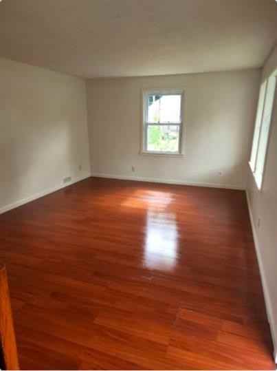 1431 Wyoming Ave - Photo 3 of 12