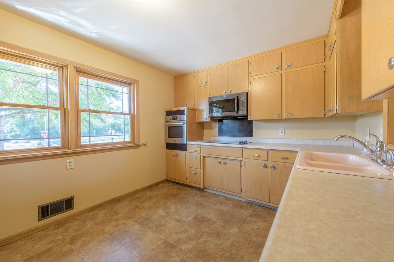 871 Carmen Ln - Photo 2 of 37