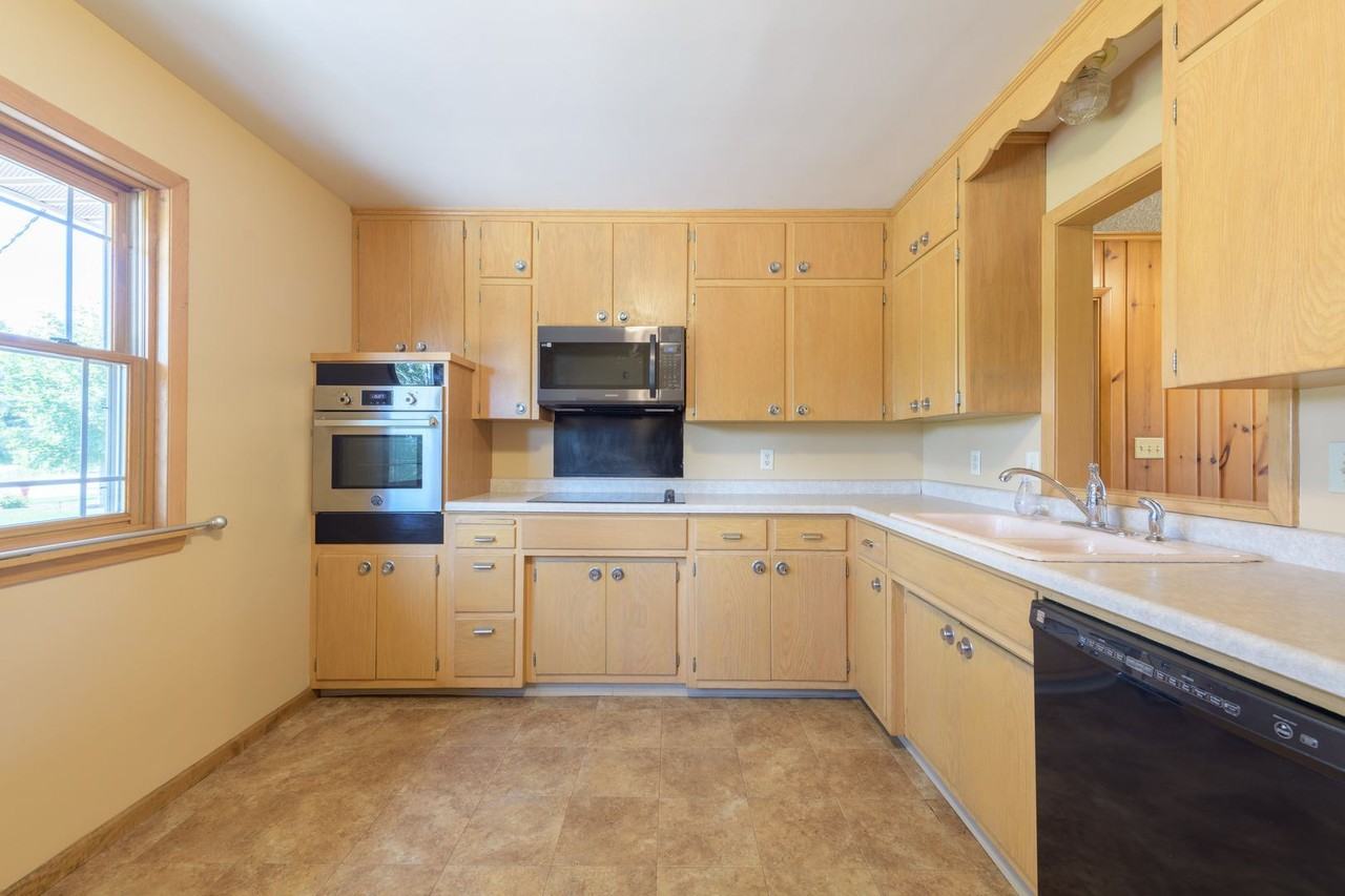 871 Carmen Ln - Photo 3 of 37