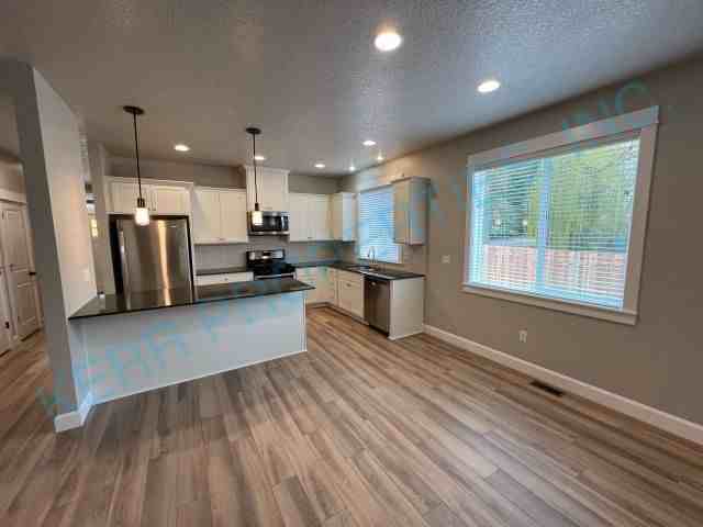 2087 Se Silver Springs Rd - Photo 4 of 22