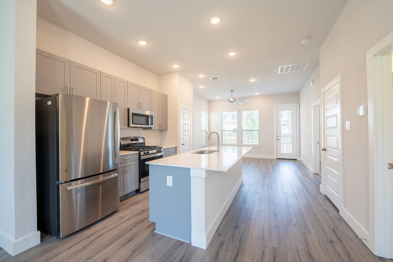 Mission Town Square - Photo 6 of 14