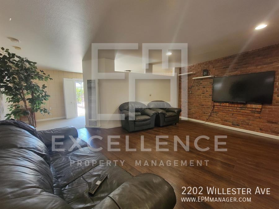 2202 Willester Ave - Photo 2 of 8