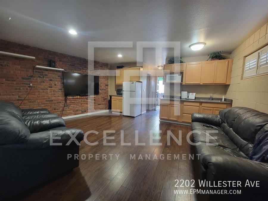 2202 Willester Ave - Photo 3 of 8