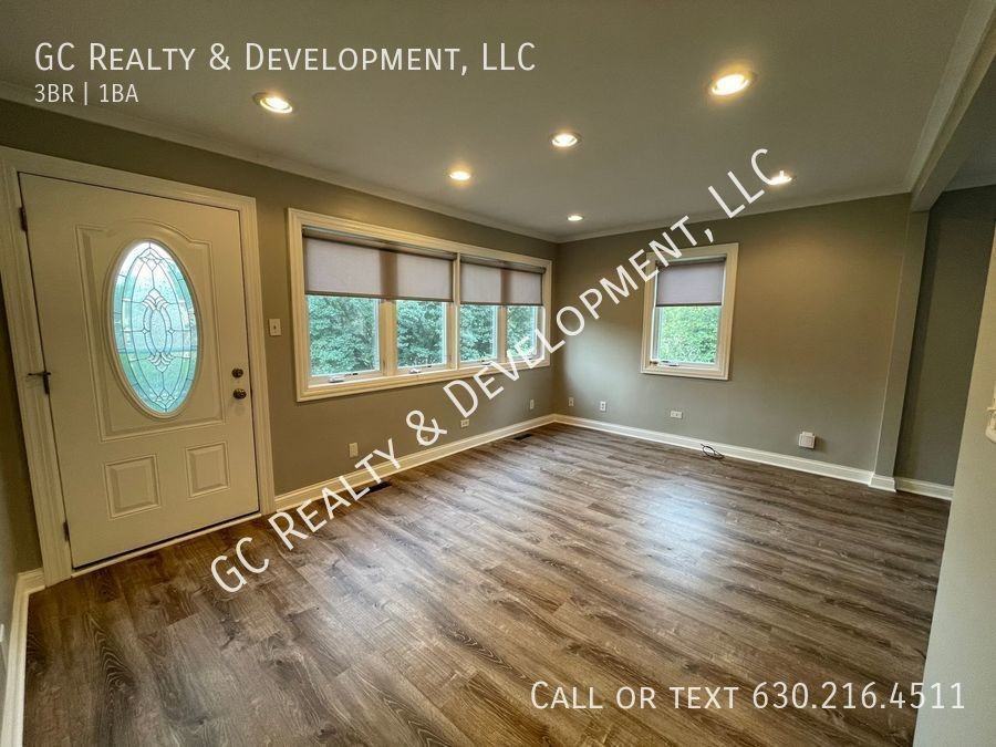 23W781 Walnut St - Photo 2 of 24