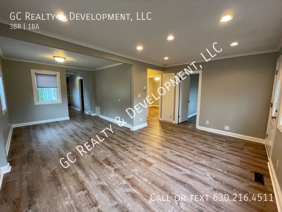 23W781 Walnut St - Photo 3 of 24