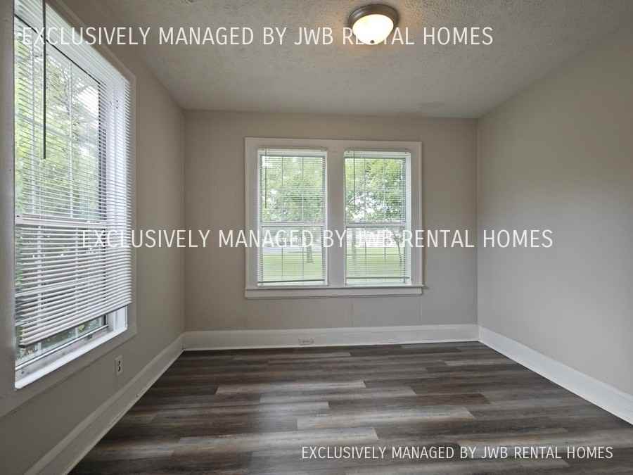 768 Acorn St - Photo 2 of 6