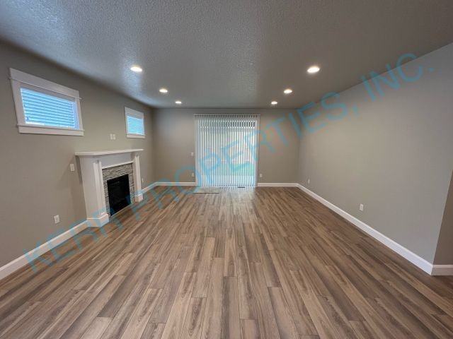 2087 Se Silver Springs Rd - Photo 2 of 22