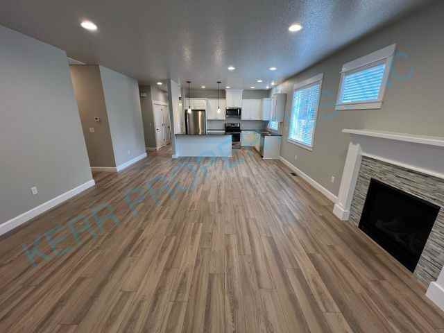 2087 Se Silver Springs Rd - Photo 3 of 22