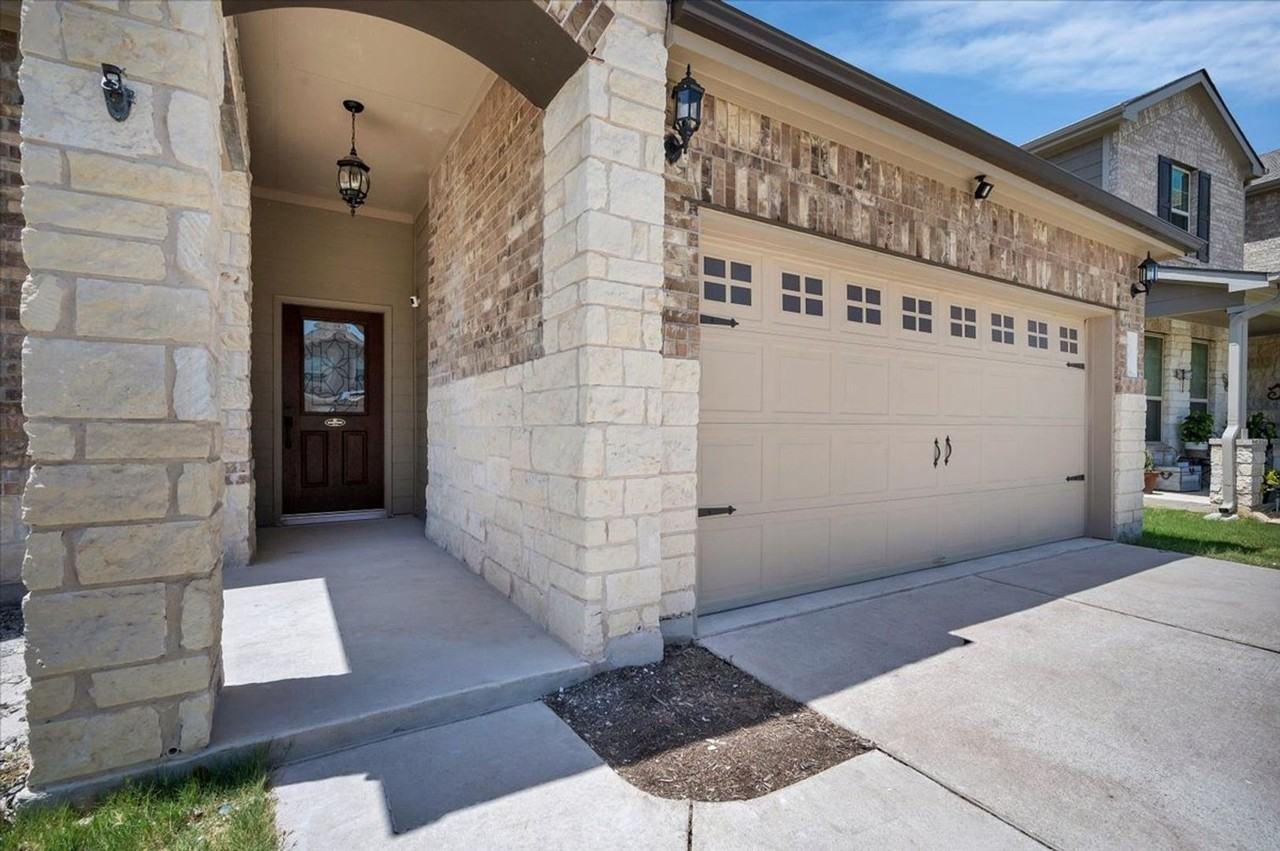 601 Hummingbird Ln - Photo 3 of 24