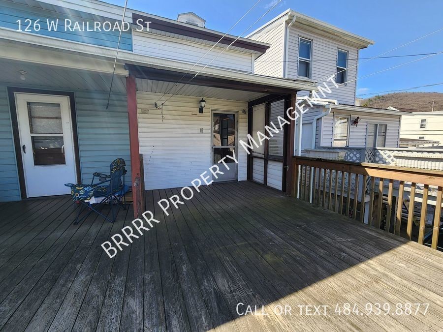 126 W Railroad St - Photo 2 of 23