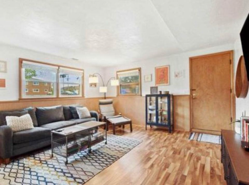 5107 Wallace Ave - Photo 3 of 10