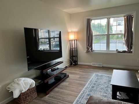 73 Laurel Dr - Photo 3 of 8