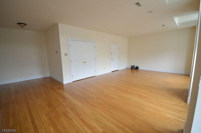 131 Main St #2 - Photo 3 of 8